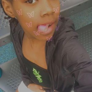 Meet your Posher, Emani